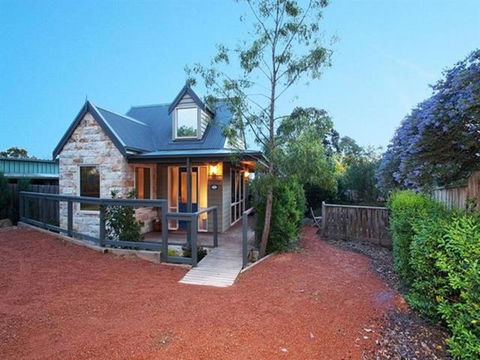 Two Truffles Cottages - Accommodation NT 8