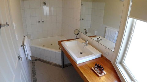 Two Truffles Cottages - Accommodation NT 15