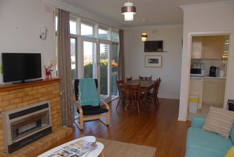 Green Grove - Accommodation NT 10