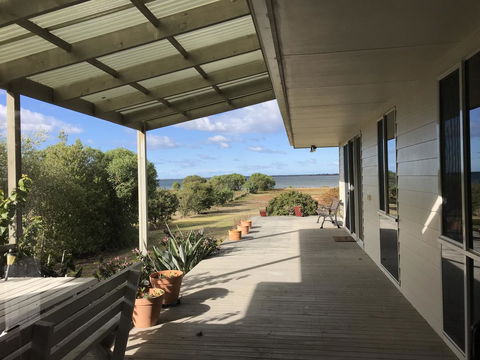 Eagle Bay Views - Accommodation NT 0