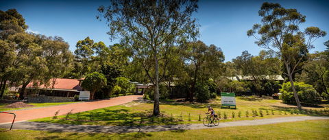 Eltham Gateway Hotel & Conference Centre - Accommodation NT 44