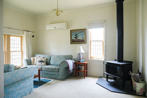 Miss Pym's Cottage - Accommodation NT 35