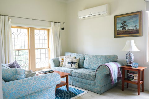 Miss Pym's Cottage - Accommodation NT 41