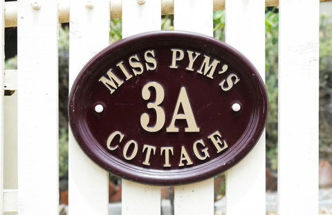 Miss Pym's Cottage - Accommodation NT 6