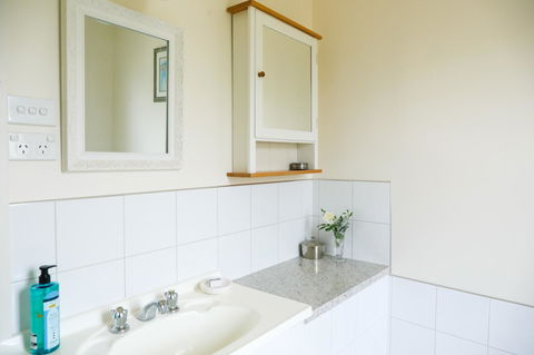 Miss Pym's Cottage - Accommodation NT 12