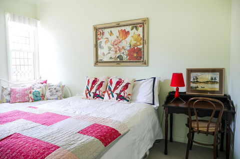Miss Pym's Cottage - Accommodation NT 23