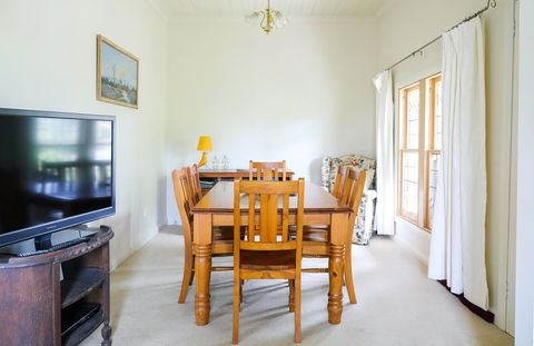 Miss Pym's Cottage - Accommodation NT 39