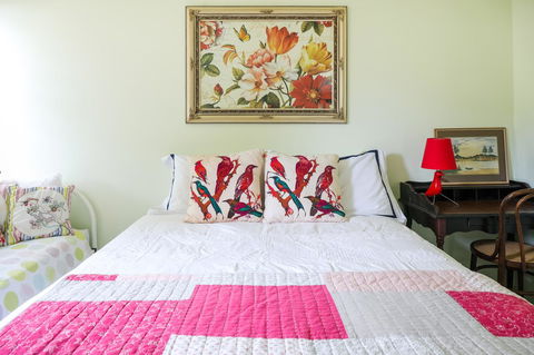 Miss Pym's Cottage - Accommodation NT 24