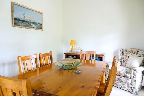 Miss Pym's Cottage - Accommodation NT 37