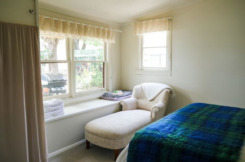 Miss Pym's Cottage - Accommodation NT 18