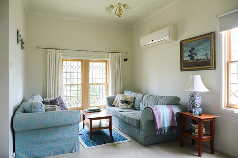 Miss Pym's Cottage - Accommodation NT 43