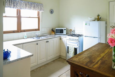 Miss Pym's Cottage - Accommodation NT 26