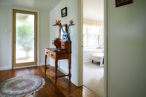 Miss Pym's Cottage - Accommodation NT 8
