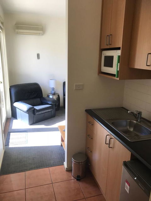 Lakeside Conti Villas - Accommodation NT 9