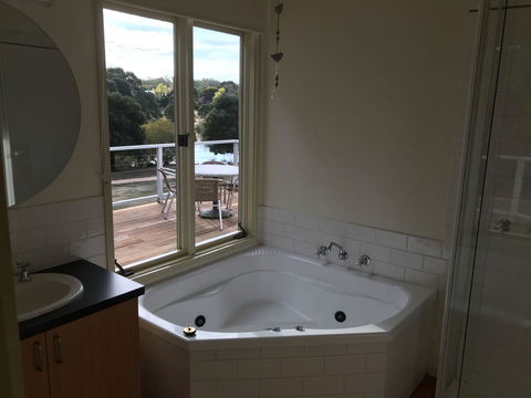 Lakeside Conti Villas - Accommodation NT 3