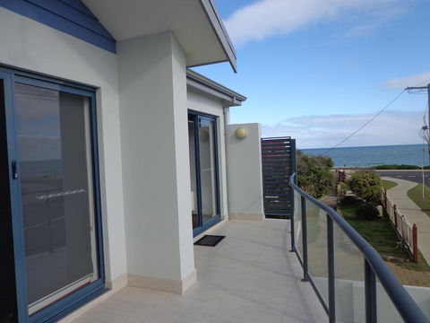The Beach Villa Bunbury - NT Tourism 2