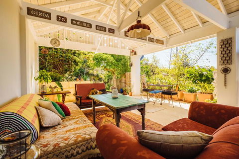The Blue Beach House - NT Tourism 0