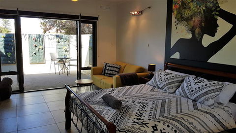 The Courtyard - NT Tourism 0