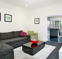 The Courtyard of St Neot - Art Deco 2BR Potts Point Apartment with Large Courtyard in Stunning Location - Accommodation NT