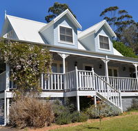 The Doll's House - Charming 2 bedroom cottage just a short walk from the village - NT Tourism
