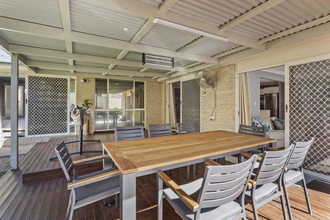 The Family Entertainer In The Heart Of Corlette! - NT Tourism 3