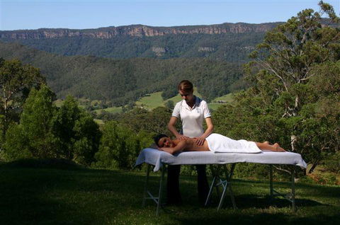 The Heavens Mountain Escape - NT Tourism 0