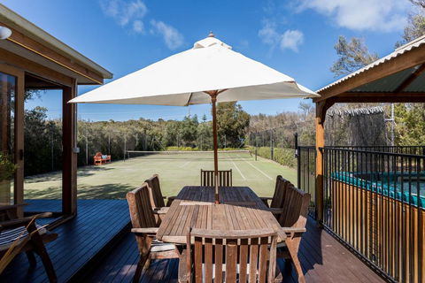 The Heyfield Hideaway: Tennis & Spa - NT Tourism 0