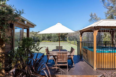 The Heyfield Hideaway: Tennis & Spa - NT Tourism 3