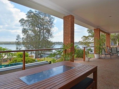 The House On The Lake @ Fishing Point, Lake Macquarie - Honestly Put The Line In And Catch Fish - NT Tourism 0