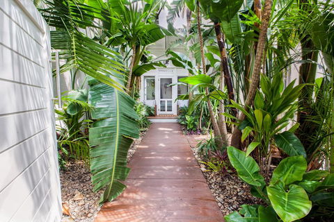 The Lakehouse In Raffetys Resort - Accommodation NT 0