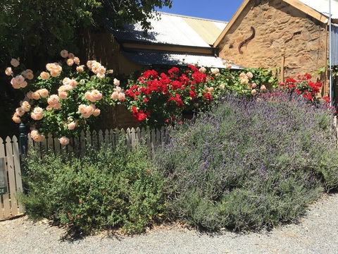 The Olde Devonshire House - Accommodation NT 2