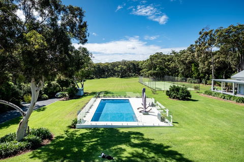The Pavilion, Killcare - NT Tourism 1