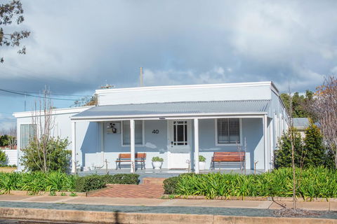The Rested Guest 3 Bedroom Cottage West Wyalong - NT Tourism 0