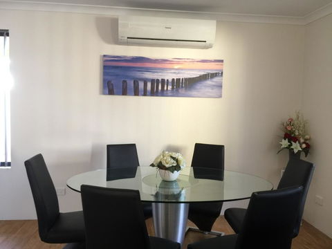 The Royal Dolphin Holiday Home - NT Tourism 3