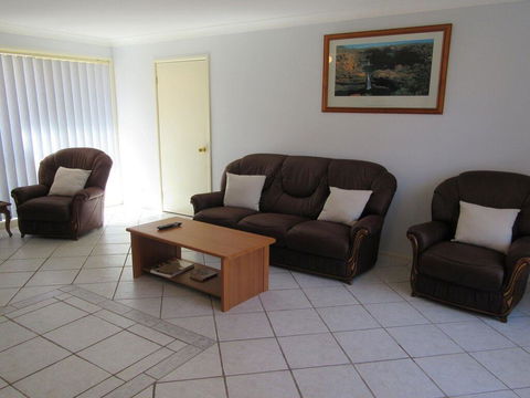 The Salamander', 99 Salamander Way - Aircon & Large Yard For Kids - NT Tourism 0