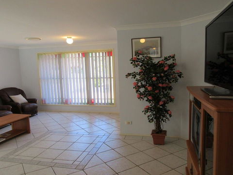 The Salamander', 99 Salamander Way - Aircon & Large Yard For Kids - NT Tourism 1