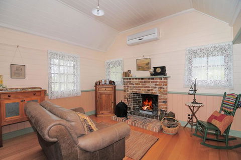 The Settlers Cottage - Kangaroo Valley - NT Tourism 1