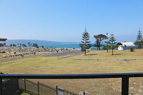 The Shore Break 6 Apartment - NT Tourism 1