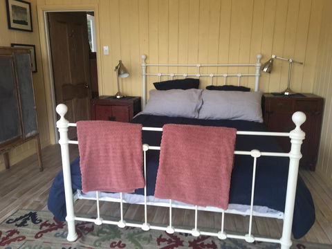The Woolshed And Farmhouse Blue, Bruny Island - NT Tourism 2