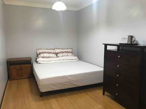 Thomastown Antique House En-suite Room - NT Tourism 0