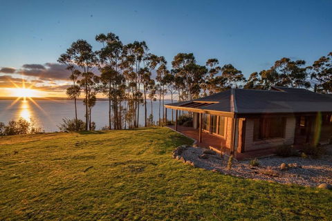 Tinderbox Cliff House - NT Tourism 0