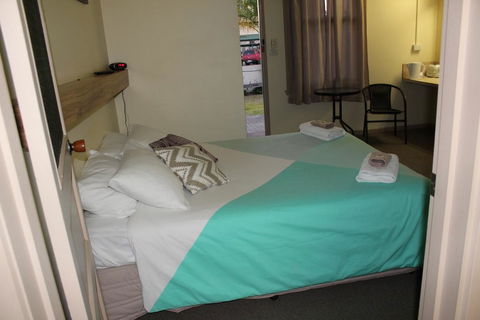 Tocumwal Hotel Motel (The Palms) - NT Tourism 0