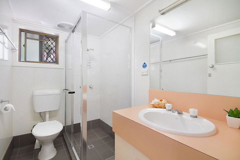 Tondio Terrace Flat 5 - Pet Friendly, Ground Floor Budget Style Accommodation - Accommodation NT 3
