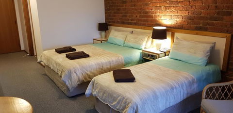 Tooleybuc Club Motor Inn - NT Tourism 1