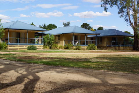 Tooleybuc River Retreat Villas - NT Tourism 0