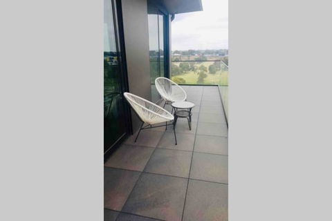 Top Floor Views, Yarraville, 2 Bedroom, 2bathroom - Accommodation NT 0