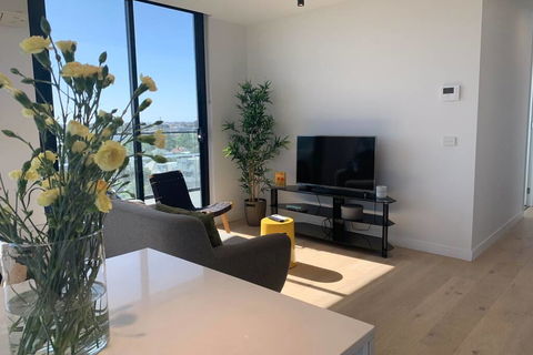 Top Floor Views, Yarraville, 2 Bedroom, 2bathroom - Accommodation NT 2