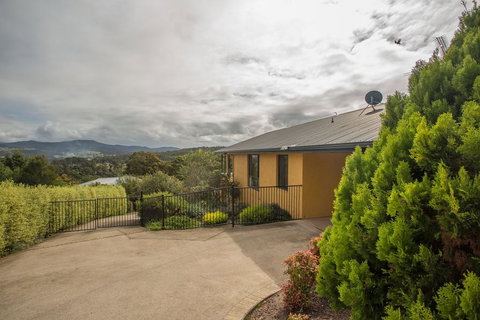 Top Views On Lakewood - Accommodation NT 2