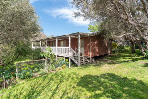 Treeside Retreat - NT Tourism 0