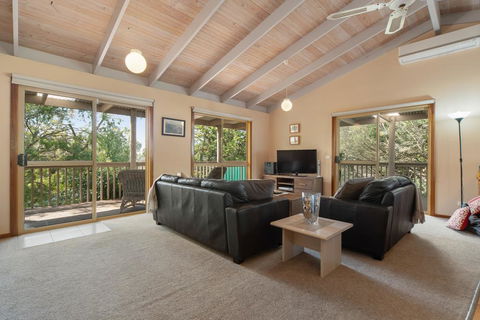 Treeside Retreat - NT Tourism 1